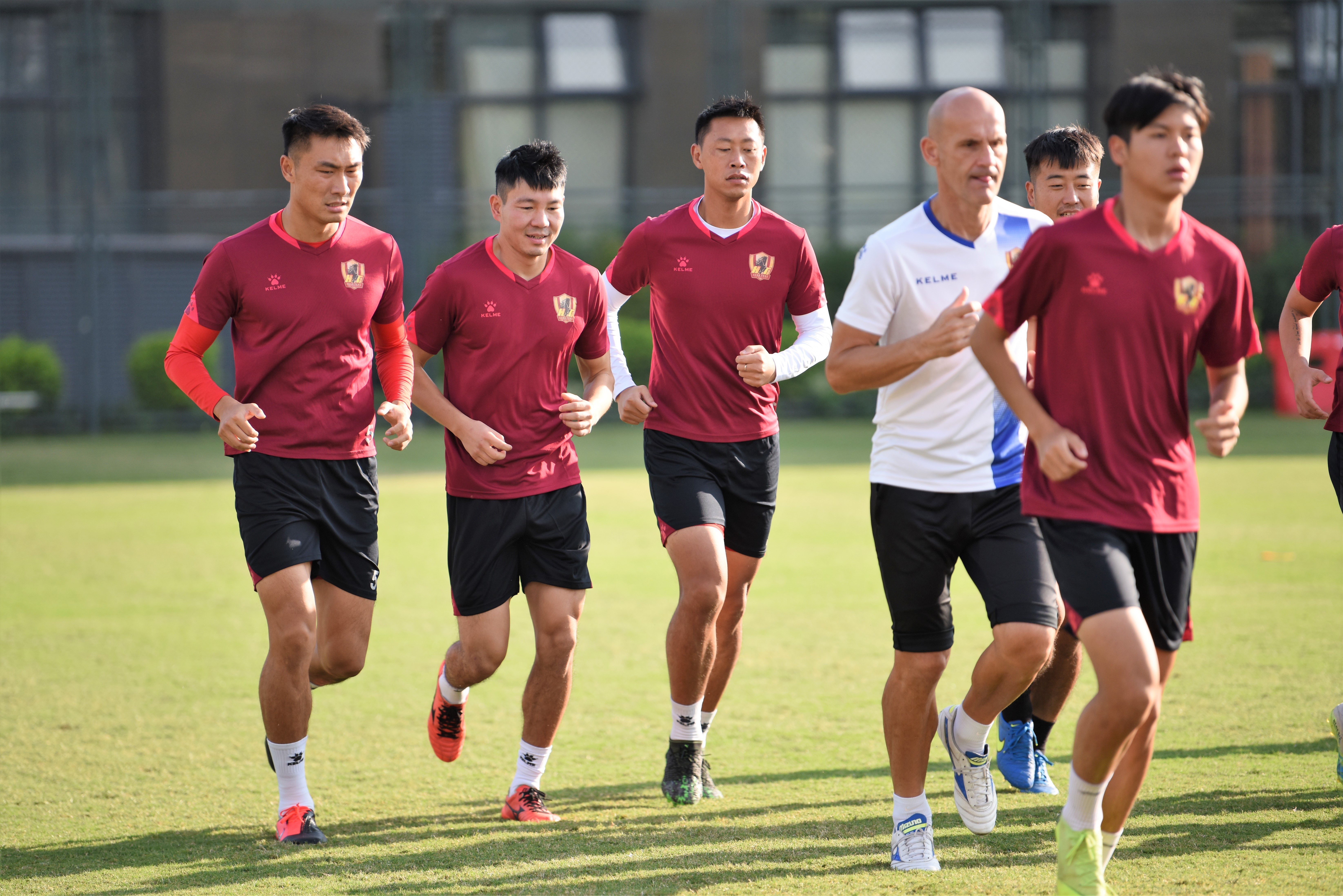 球队备战情况曝光，球员状态备受关注