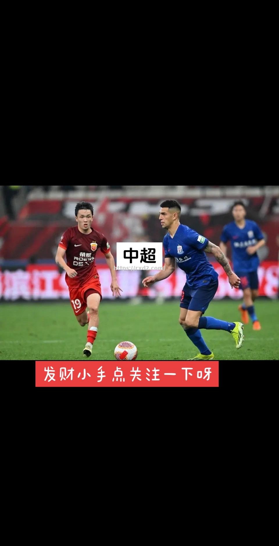 上海申花队员联手取胜，球队士气高昂